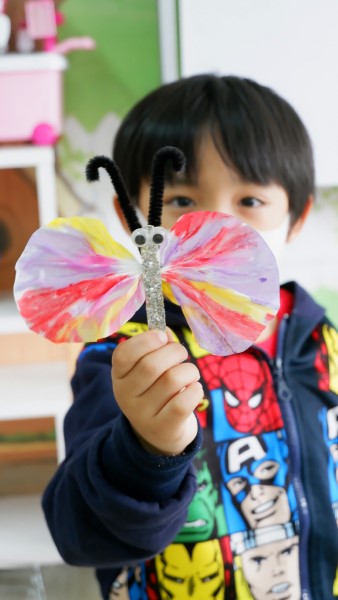 Kid Art สร้างสรรค์สีสวยให้กับปีกผีเสื้อ